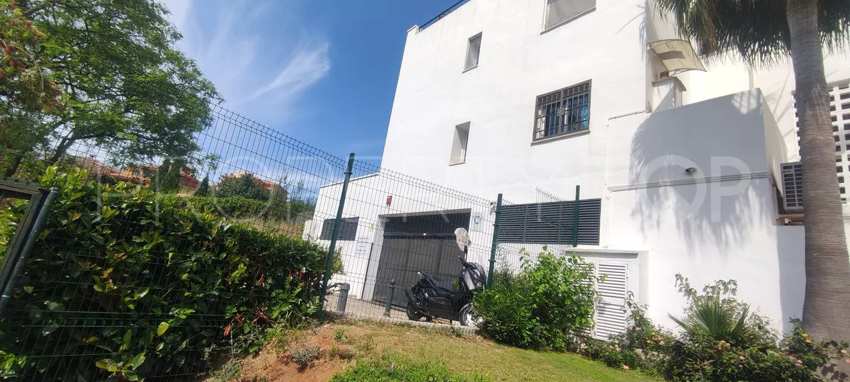 Apartamento en venta en Las Lomas de Marbella con 2 dormitorios