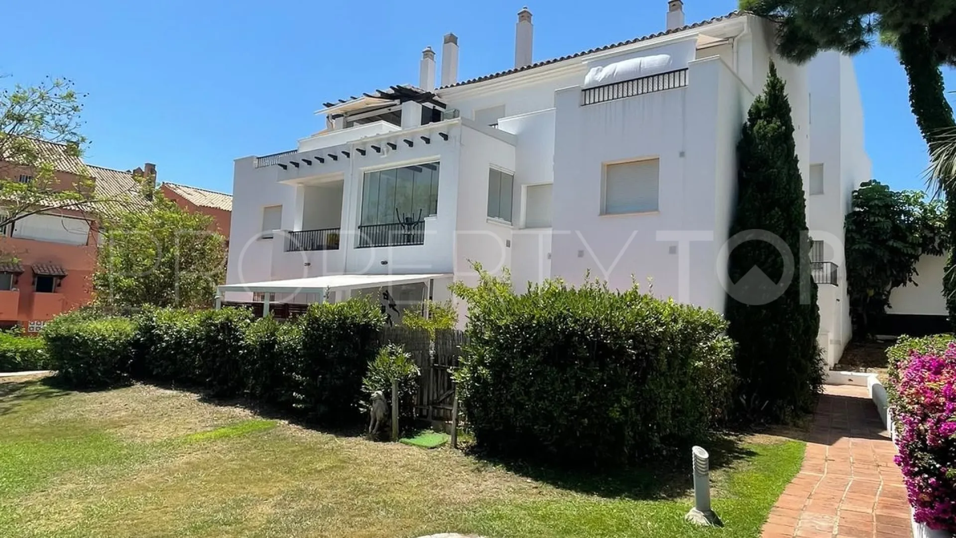 Apartamento en venta en Las Lomas de Marbella con 2 dormitorios