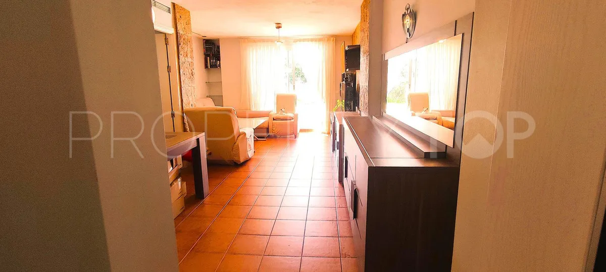 Apartamento en venta en Las Lomas de Marbella con 2 dormitorios