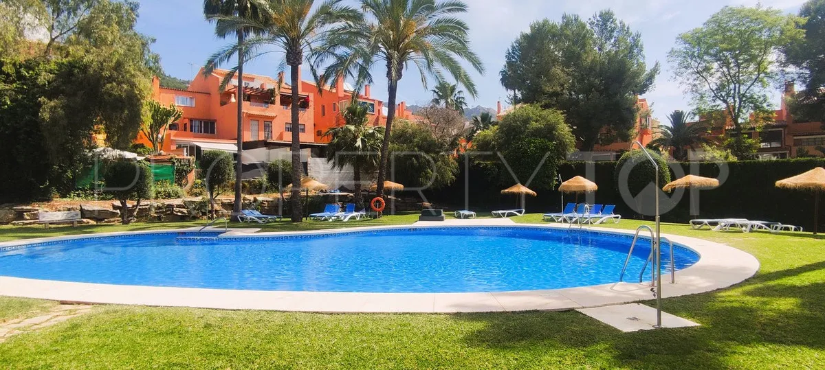 Apartamento en venta en Las Lomas de Marbella con 2 dormitorios