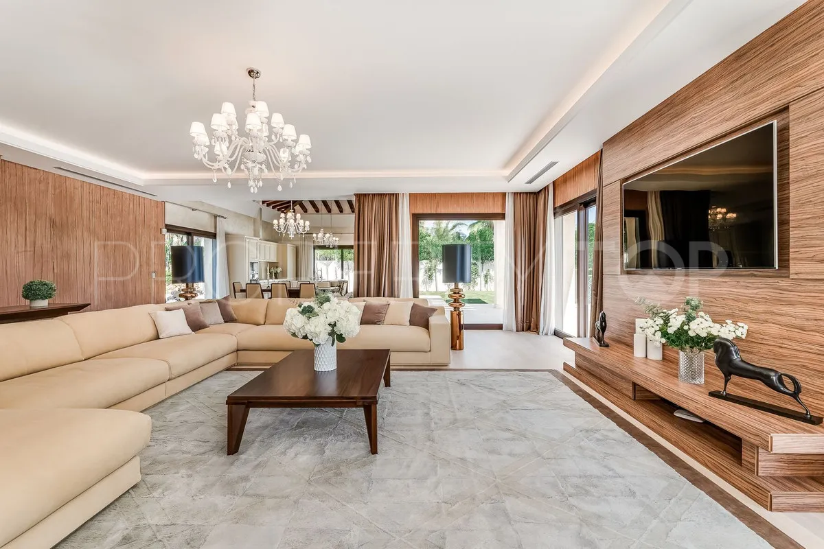 Nueva Andalucia 5 bedrooms villa for sale