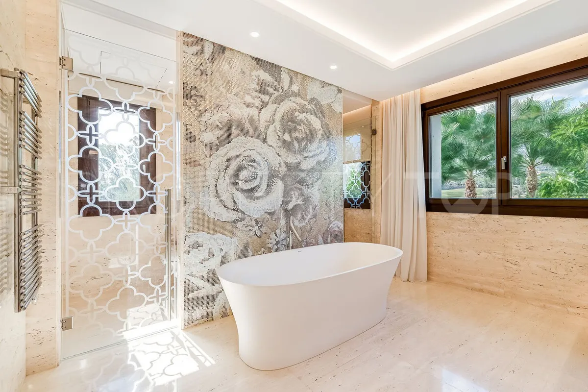Nueva Andalucia 5 bedrooms villa for sale