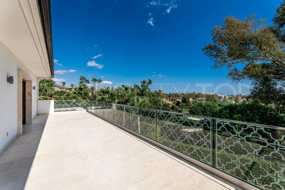 Nueva Andalucia 5 bedrooms villa for sale