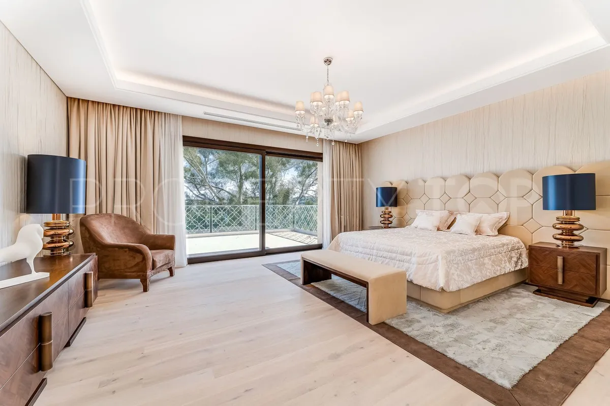 Nueva Andalucia 5 bedrooms villa for sale