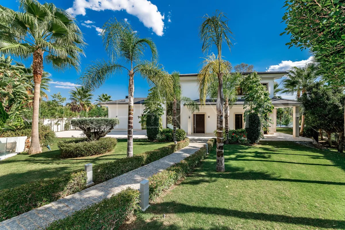 Nueva Andalucia 5 bedrooms villa for sale
