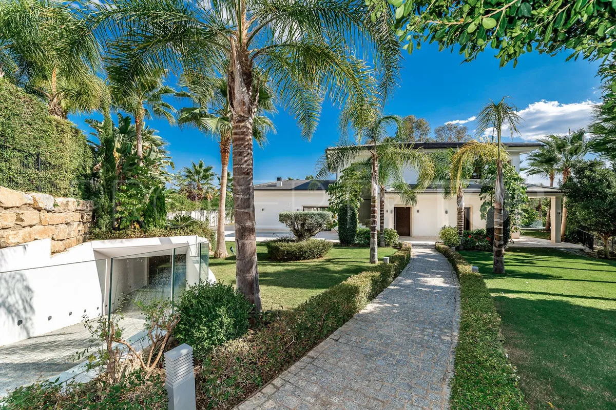 Nueva Andalucia 5 bedrooms villa for sale