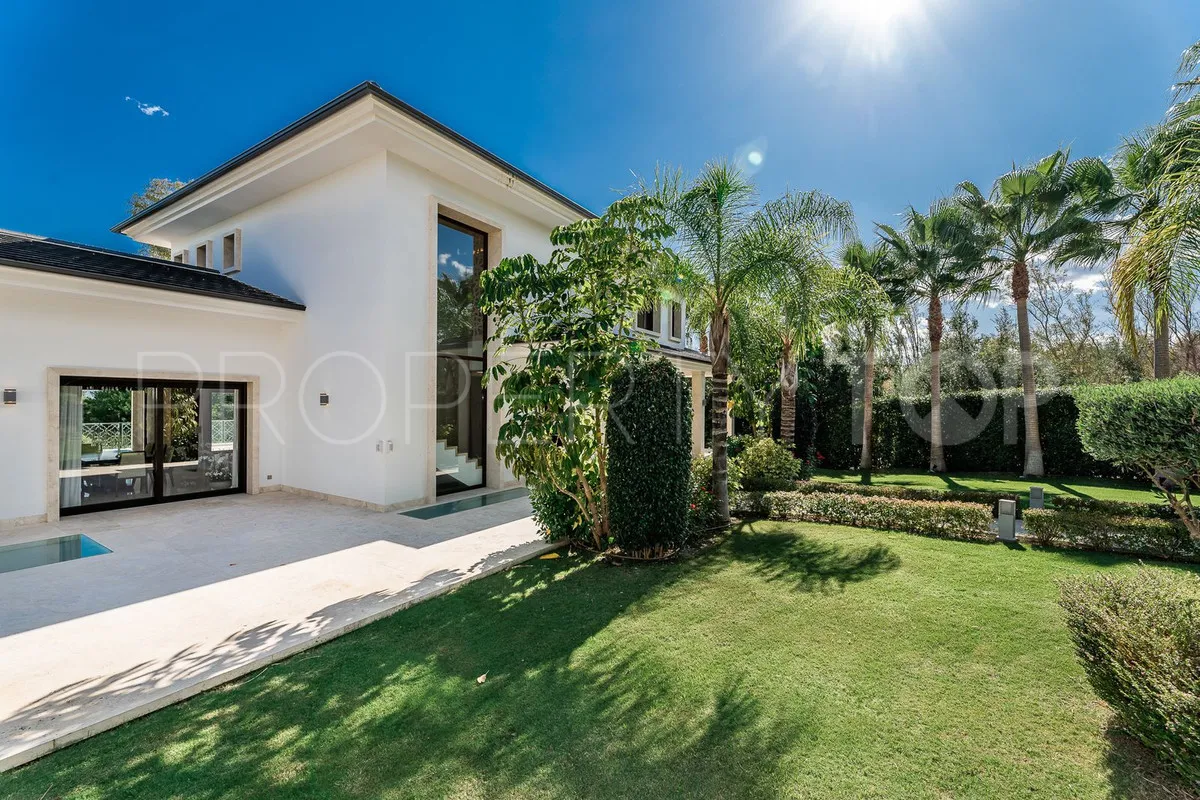 Nueva Andalucia 5 bedrooms villa for sale