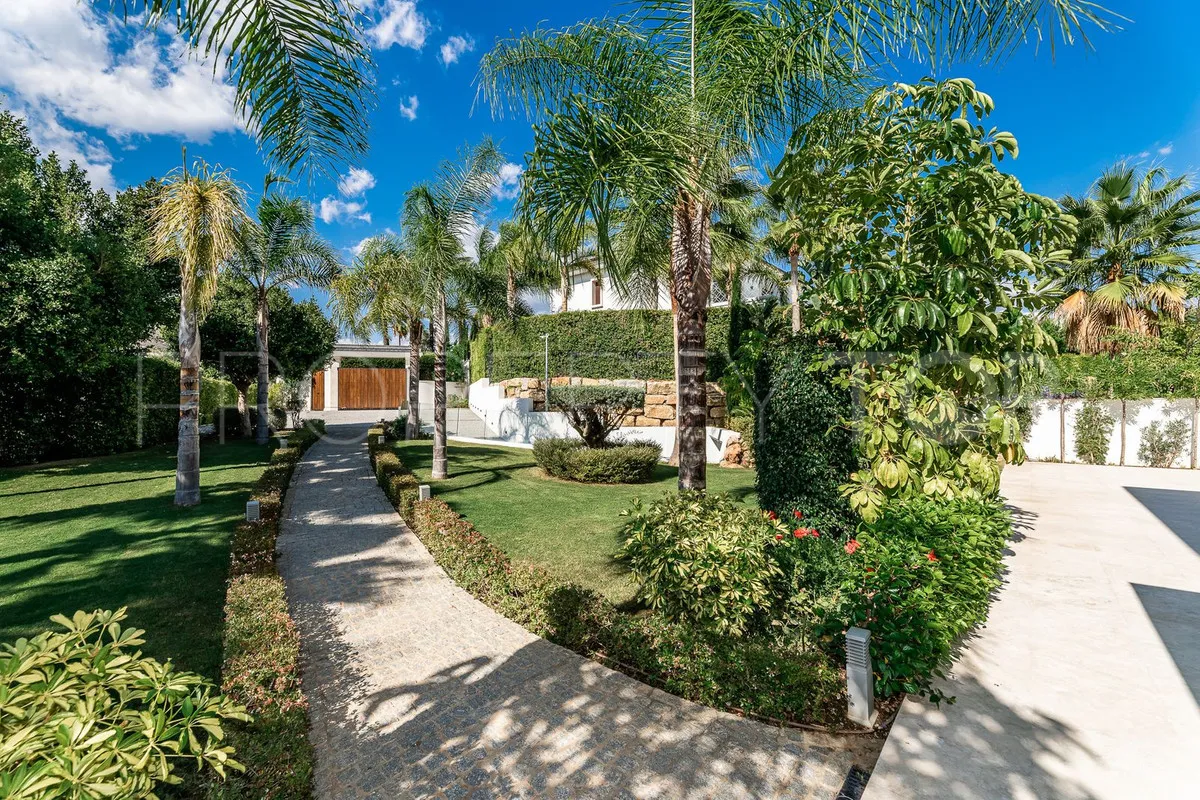 Nueva Andalucia 5 bedrooms villa for sale
