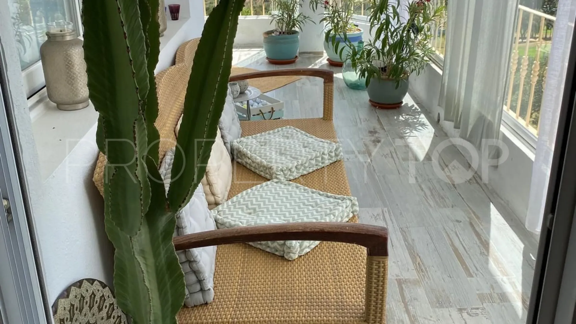 Penthouse with 2 bedrooms for sale in Estepona Hills