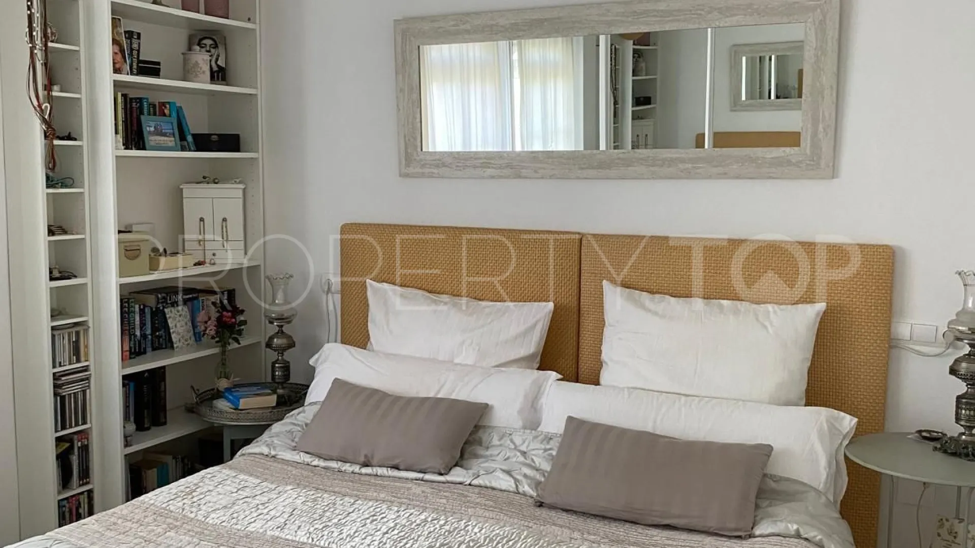 Penthouse with 2 bedrooms for sale in Estepona Hills