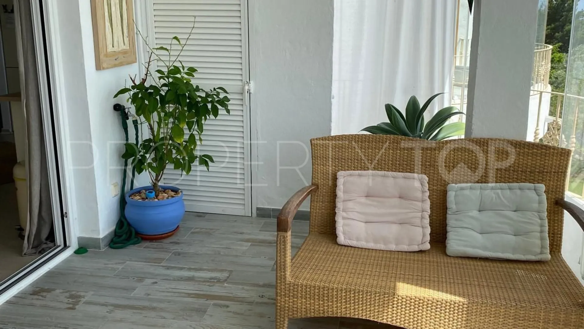 Penthouse with 2 bedrooms for sale in Estepona Hills