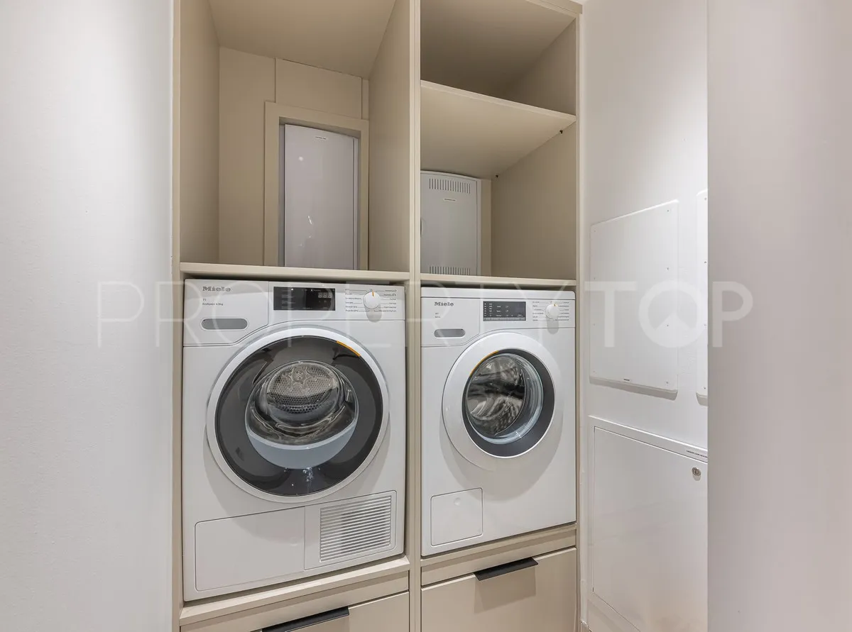 Apartamento de 3 dormitorios a la venta en Marbella Golden Mile