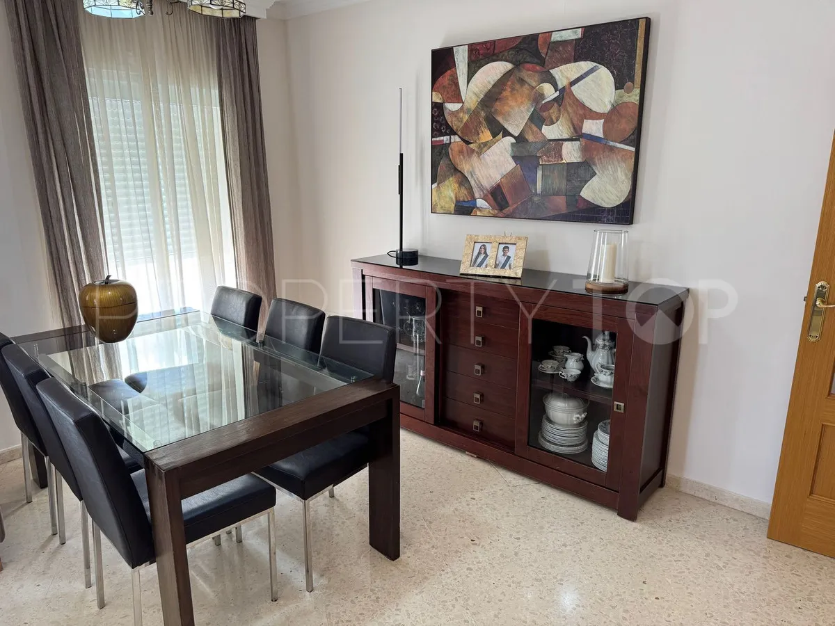 Penthouse for sale in Estepona Hills with 4 bedrooms
