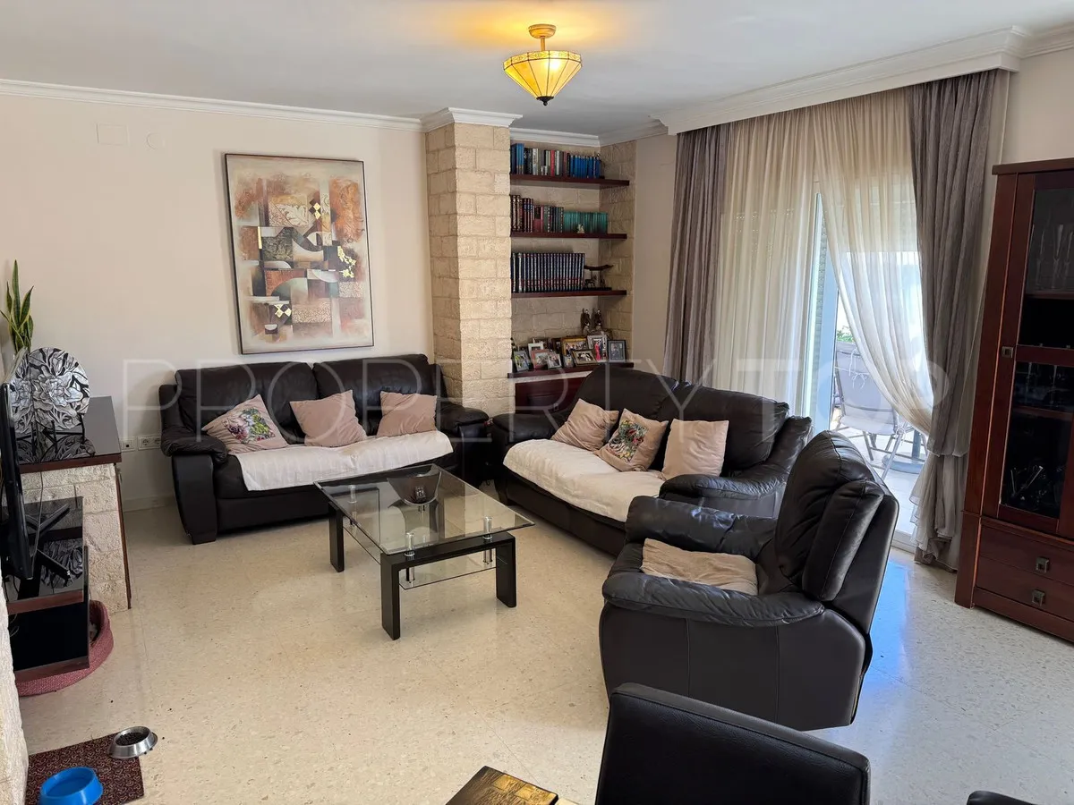 Penthouse for sale in Estepona Hills with 4 bedrooms