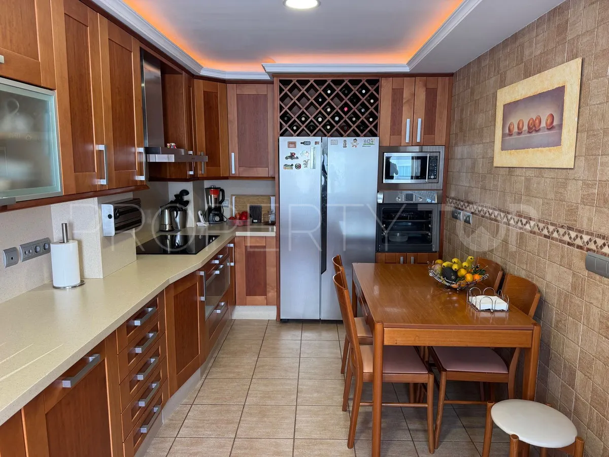 Penthouse for sale in Estepona Hills with 4 bedrooms