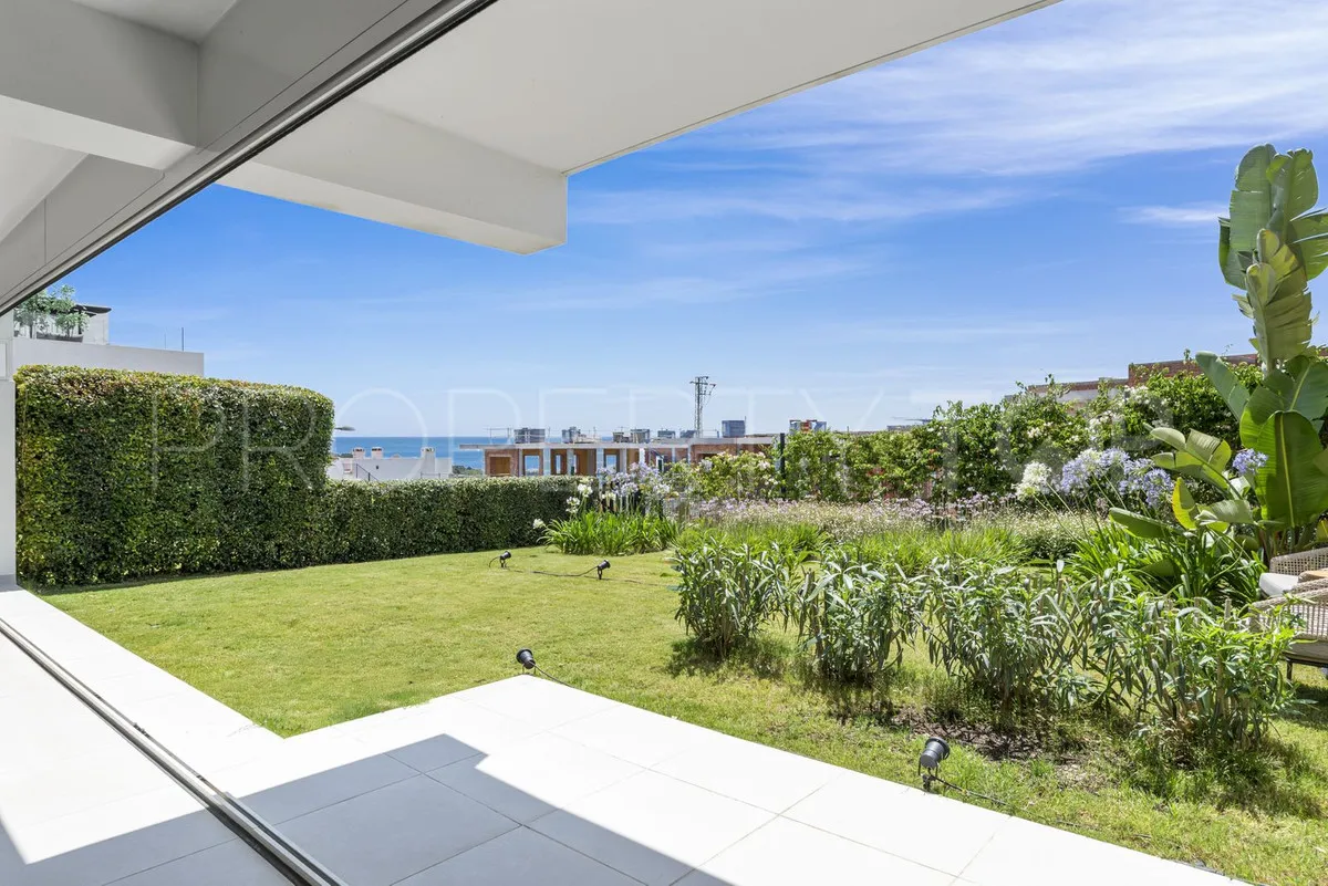 For sale ground floor apartment in Estepona Hills