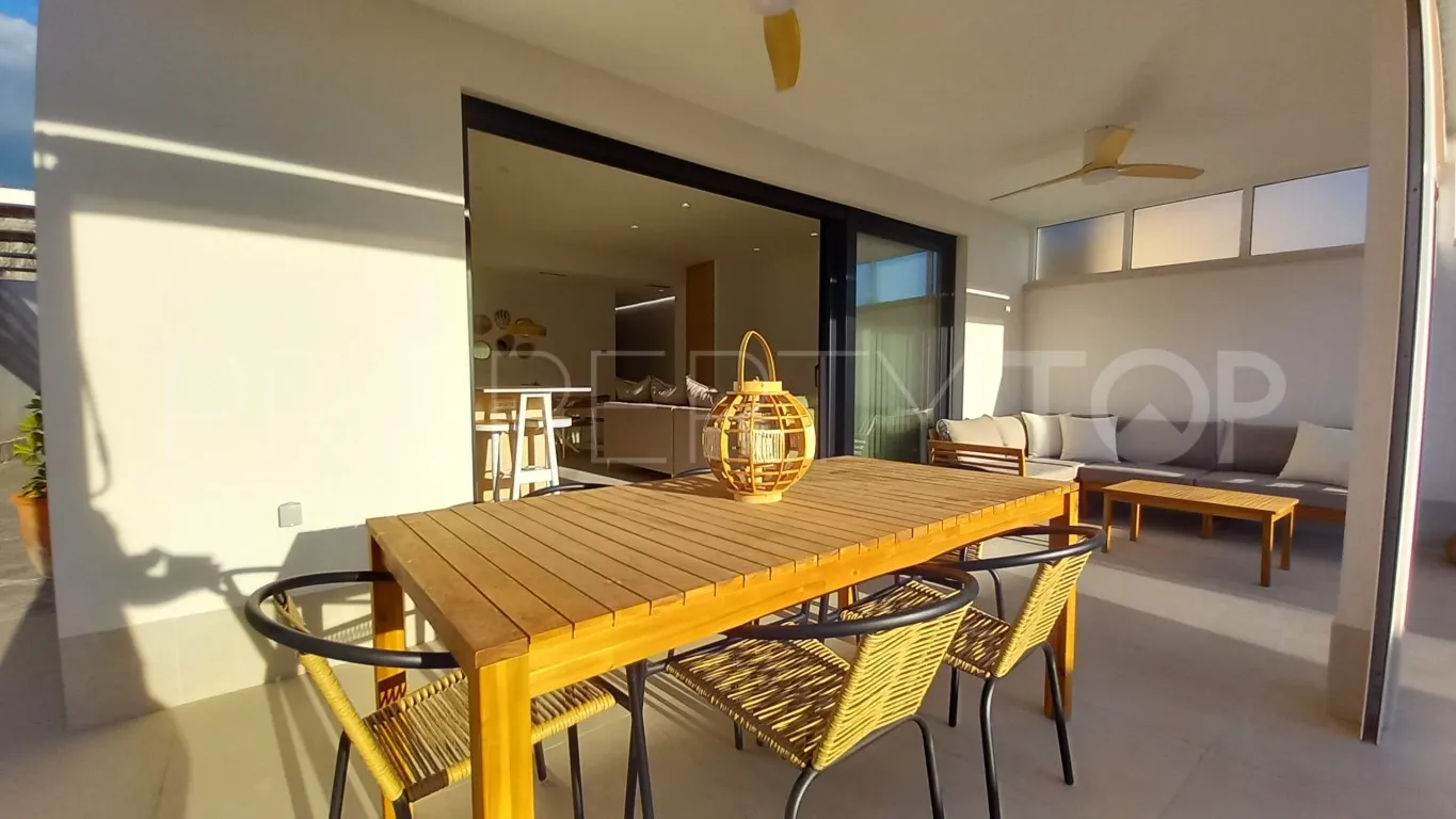 Buy villa with 3 bedrooms in El Chaparral