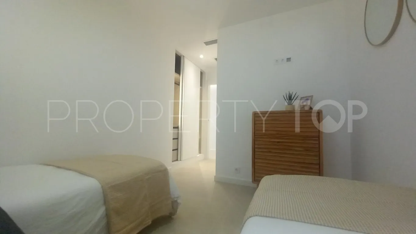 Buy villa with 3 bedrooms in El Chaparral