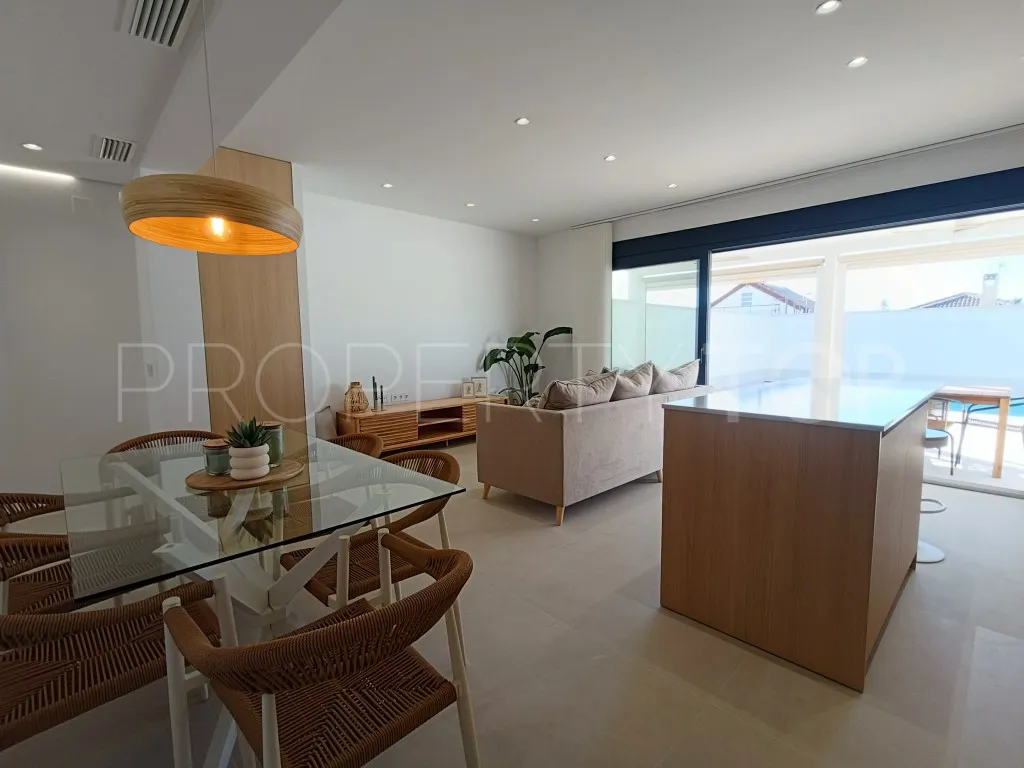 Buy villa with 3 bedrooms in El Chaparral
