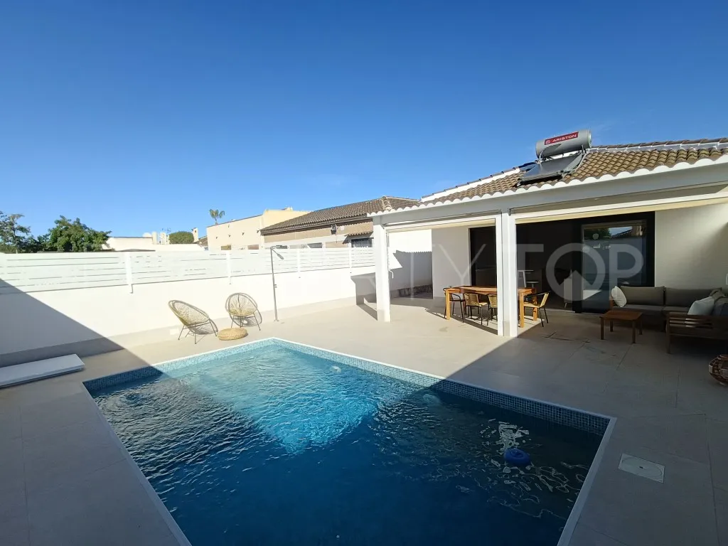Buy villa with 3 bedrooms in El Chaparral