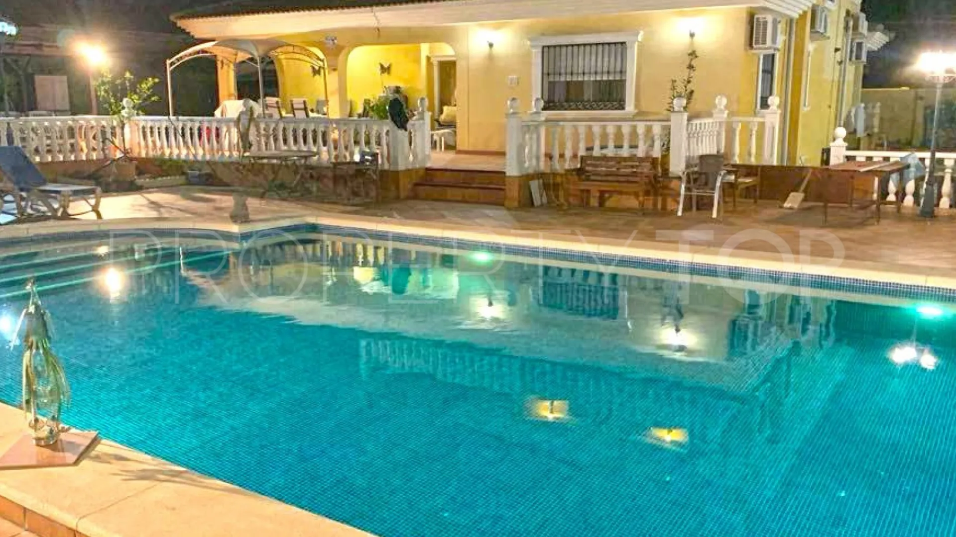 Villa for sale in Los Balcones with 6 bedrooms