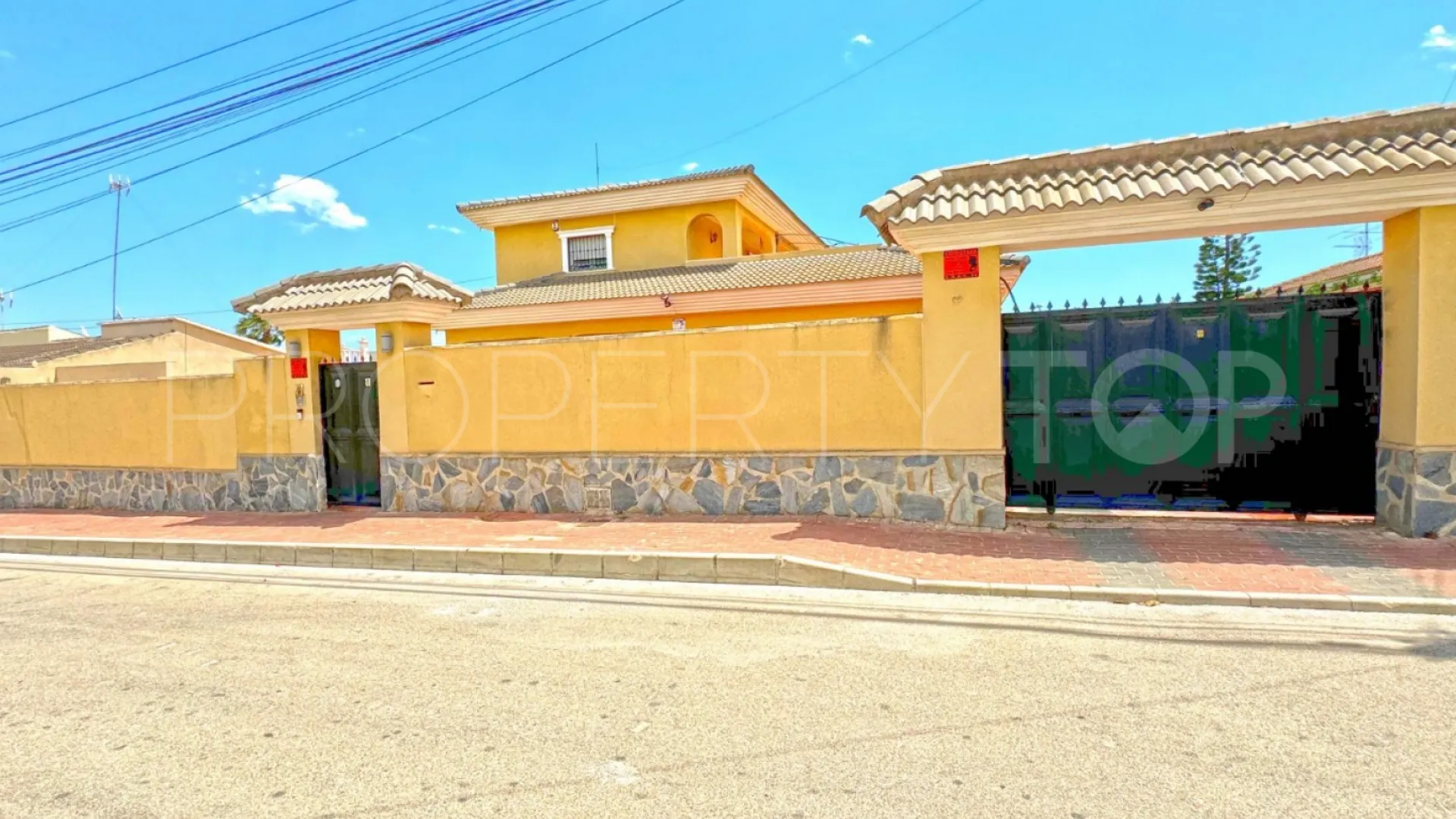 Villa for sale in Los Balcones with 6 bedrooms