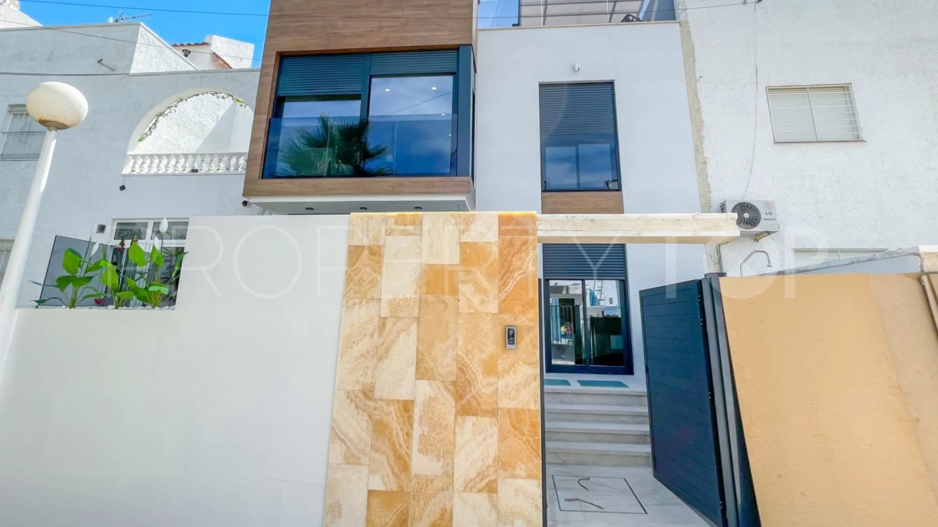 Adosado en venta de 3 dormitorios en Torrevieja