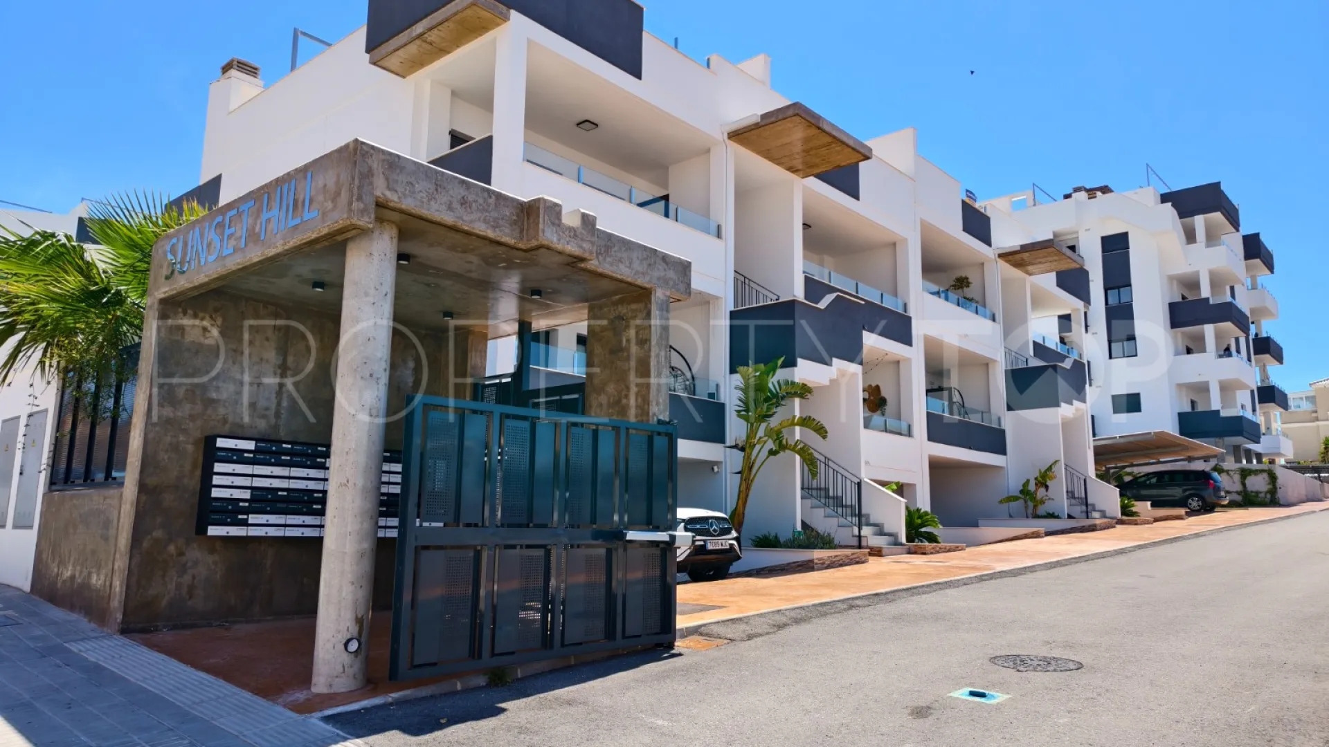 For sale apartment in Los Altos de Marbella