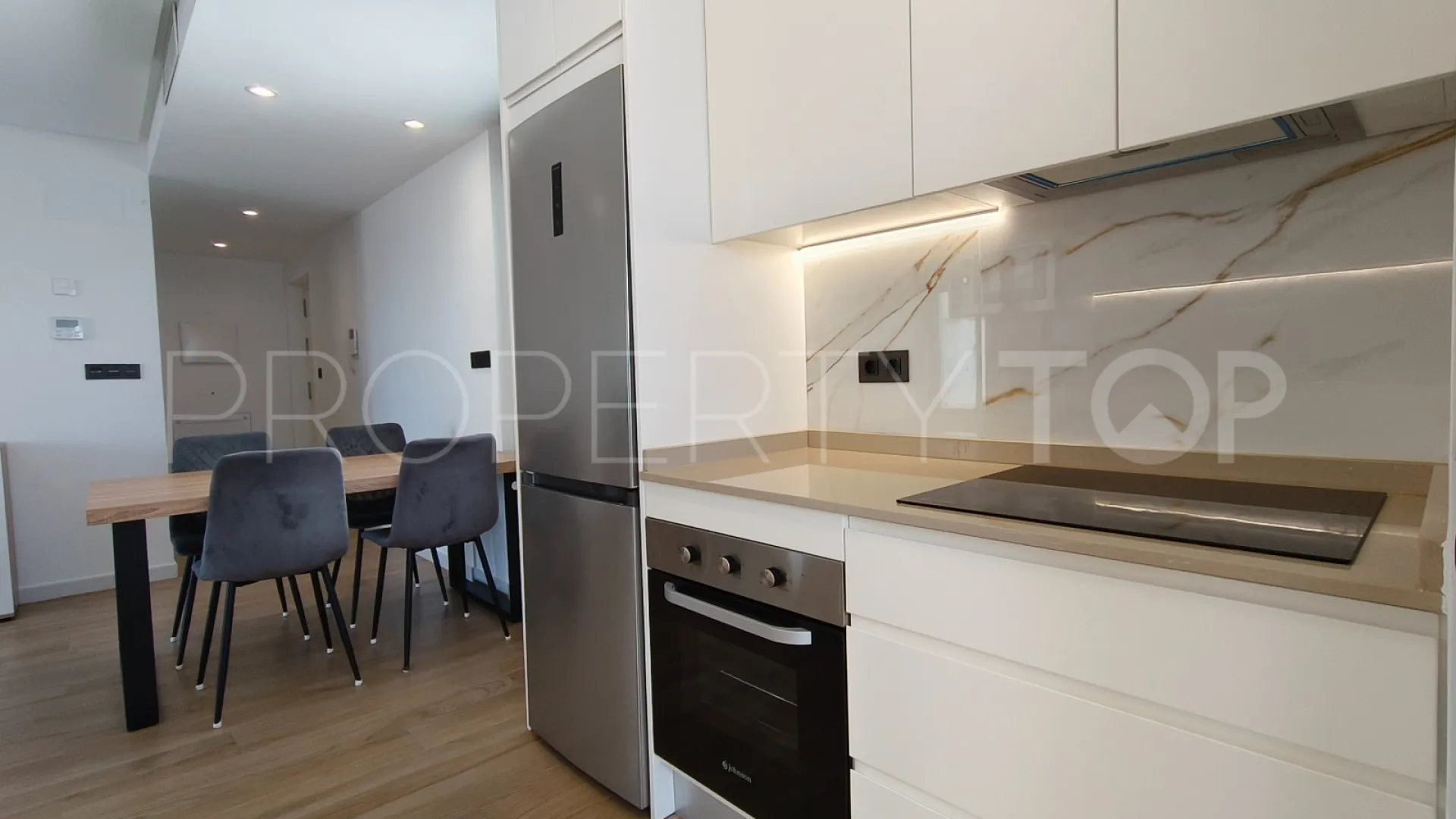 For sale apartment in Los Altos de Marbella