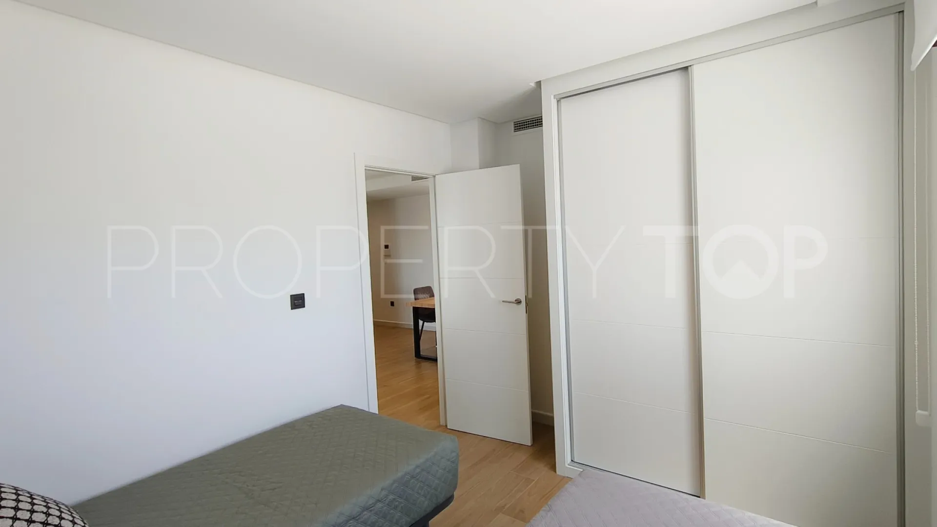 For sale apartment in Los Altos de Marbella