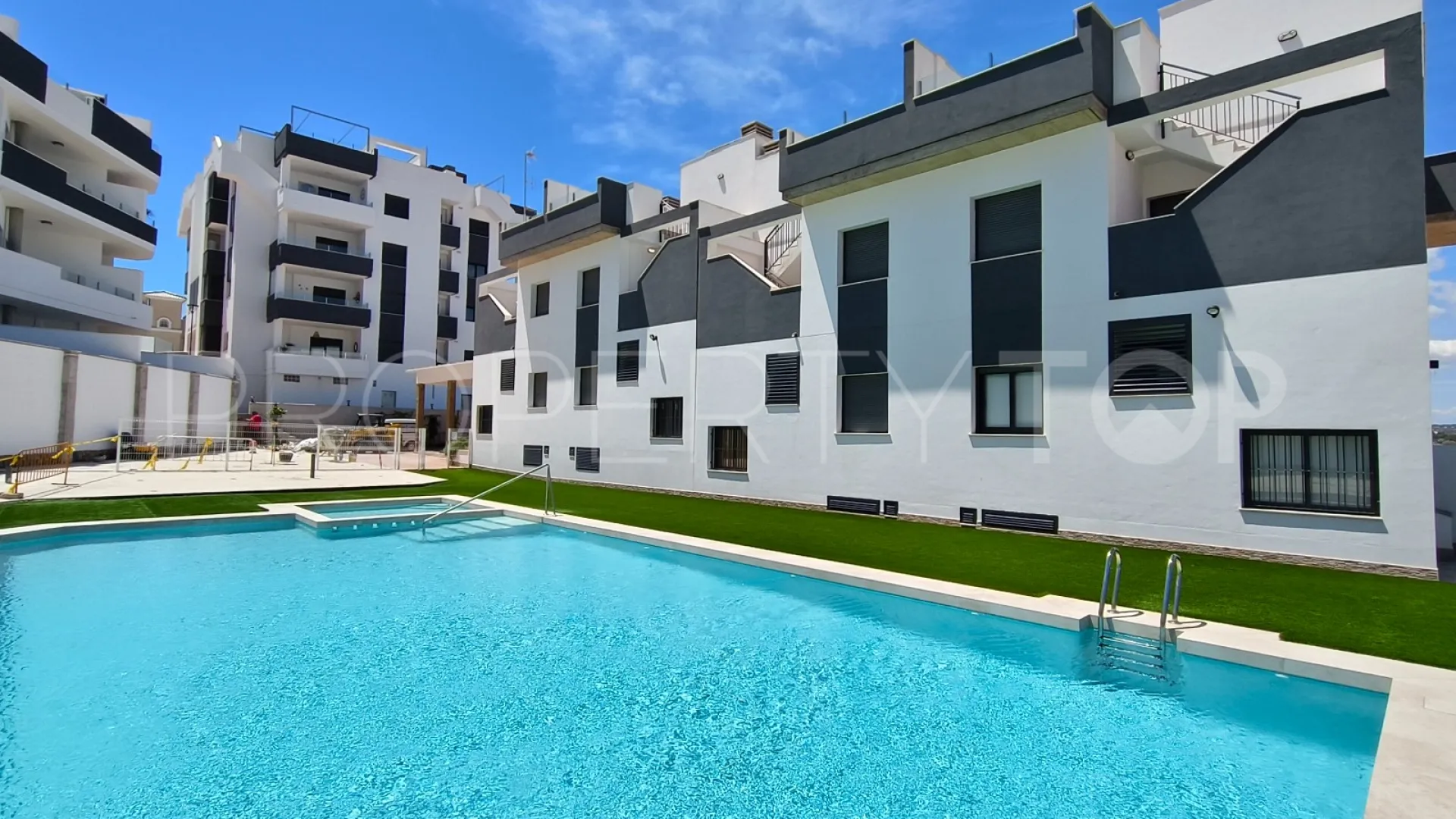 For sale apartment in Los Altos de Marbella