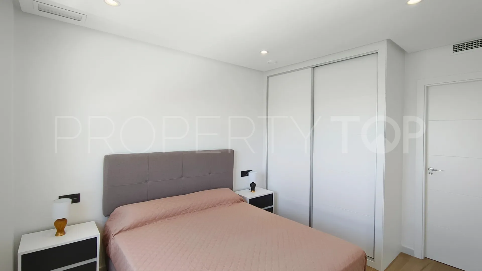 For sale apartment in Los Altos de Marbella
