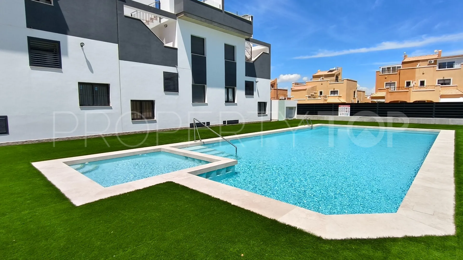 For sale apartment in Los Altos de Marbella