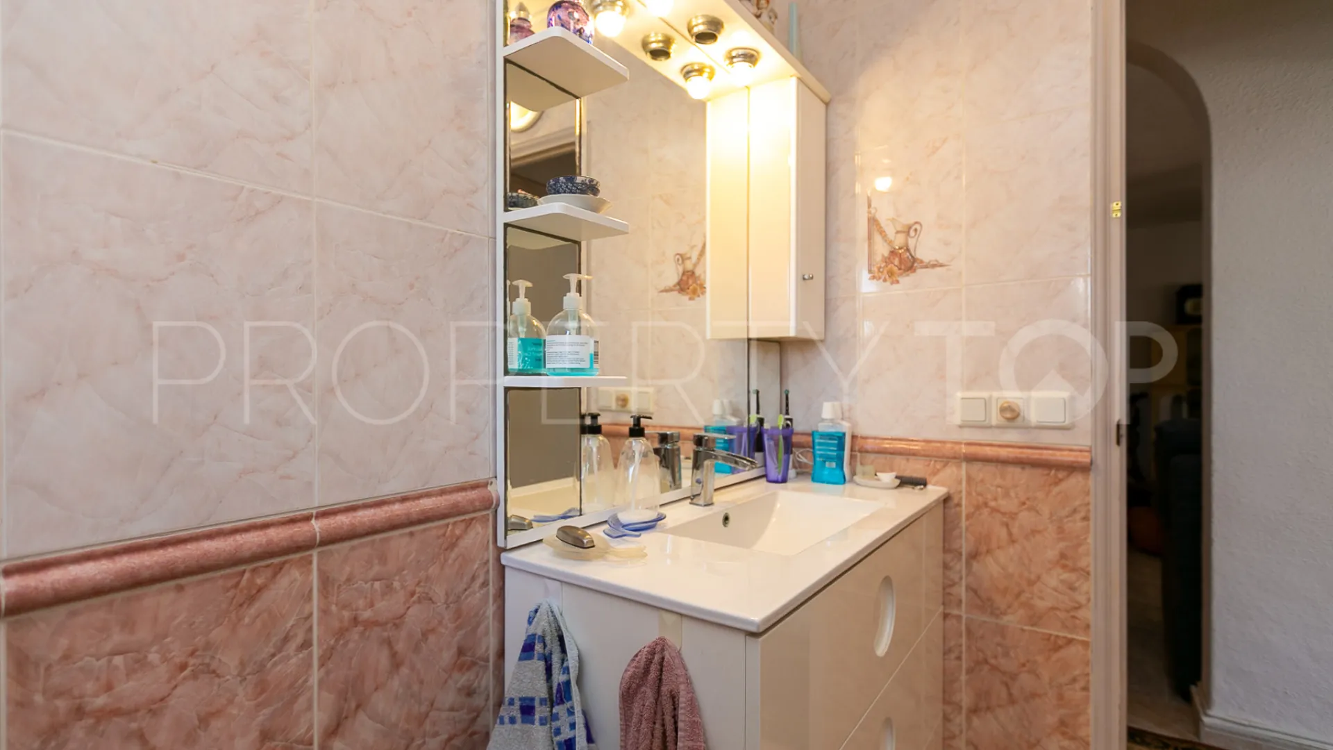 Villa for sale in Los Balcones