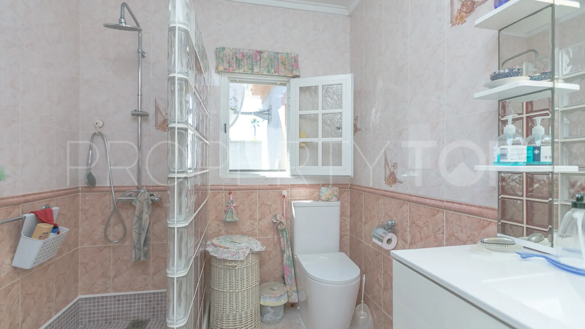Villa for sale in Los Balcones