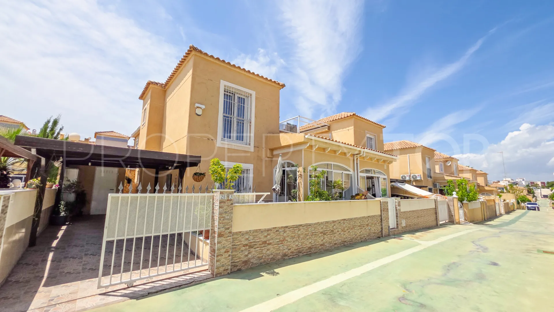 Los Balcones, adosado con 2 dormitorios a la venta