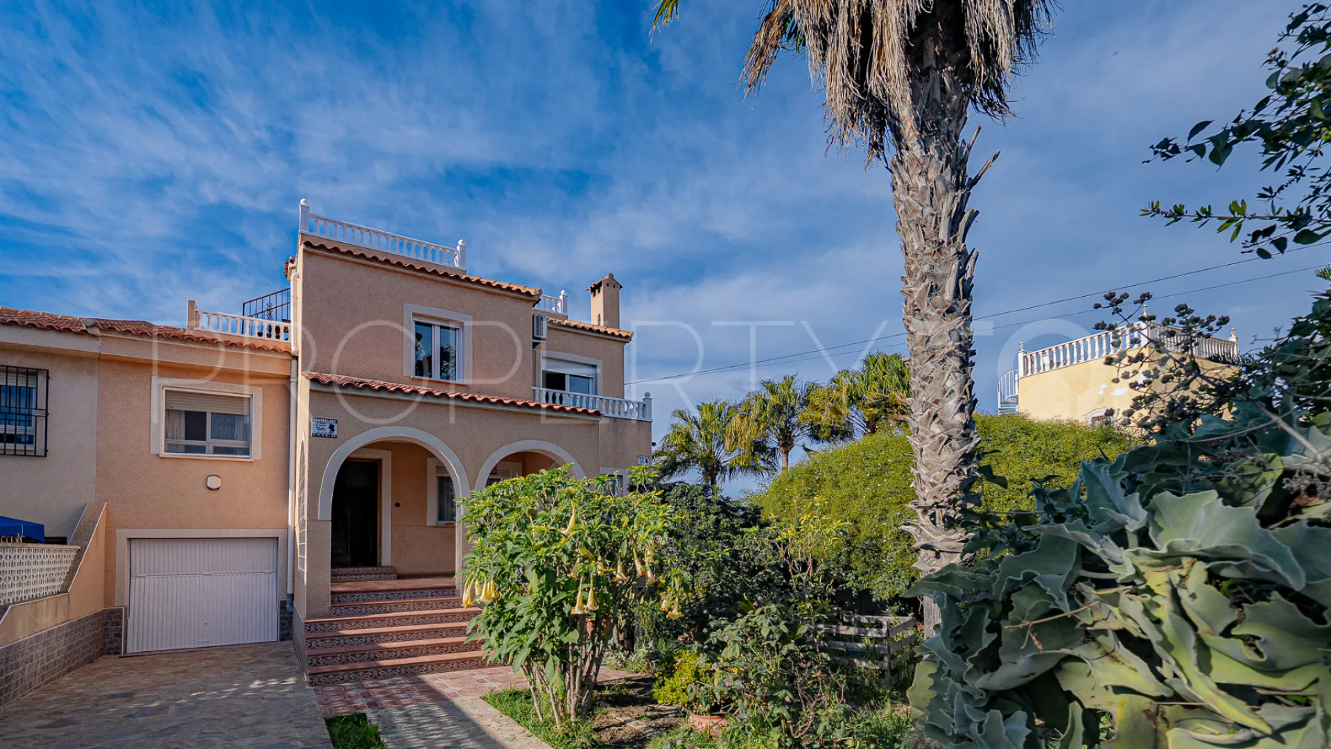 Se vende villa de 4 dormitorios en El Chaparral