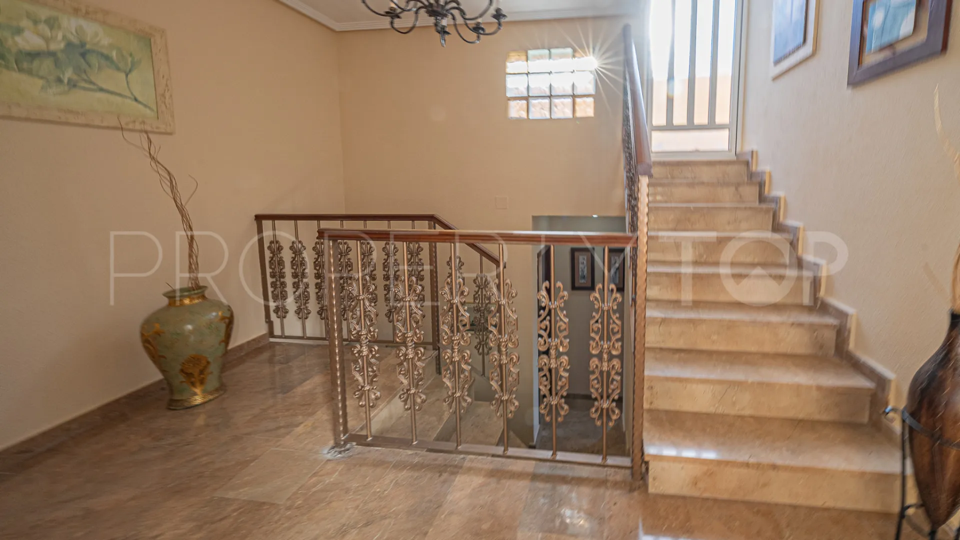 Se vende villa de 4 dormitorios en El Chaparral