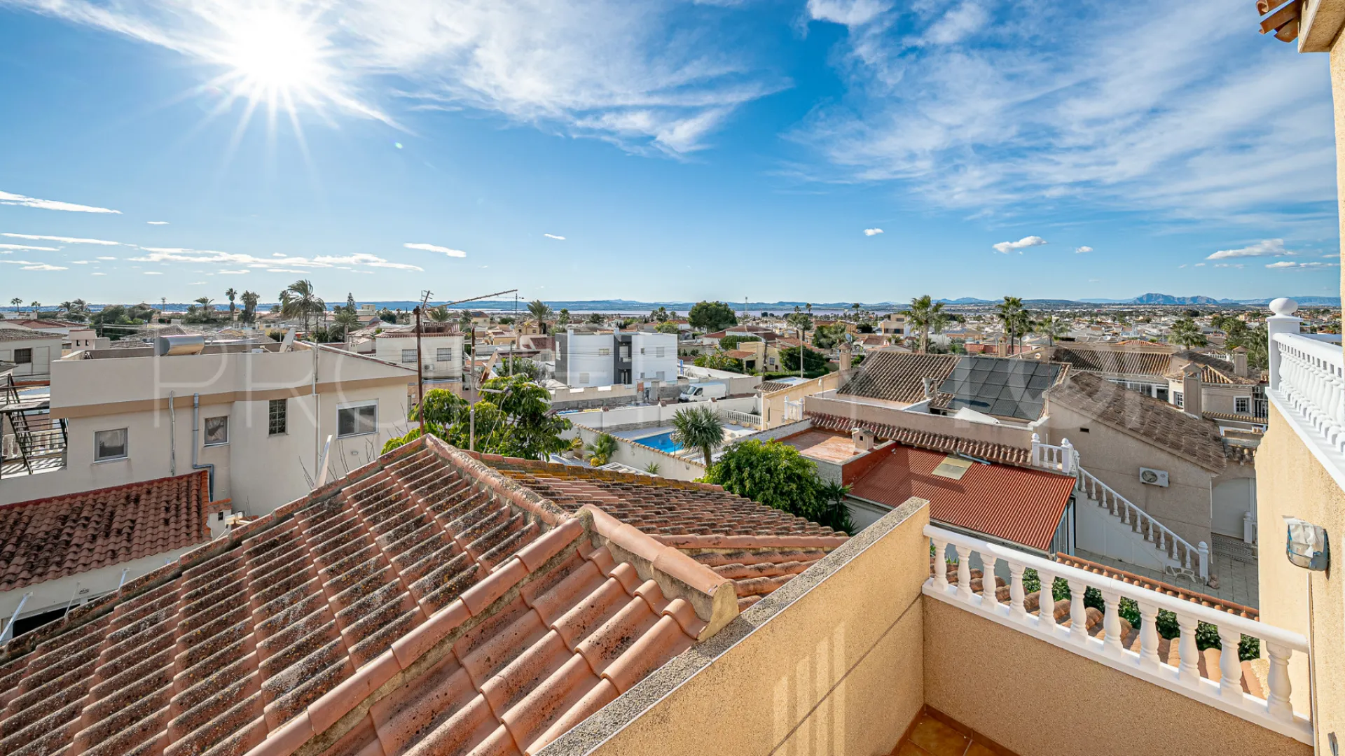 Se vende villa de 4 dormitorios en El Chaparral