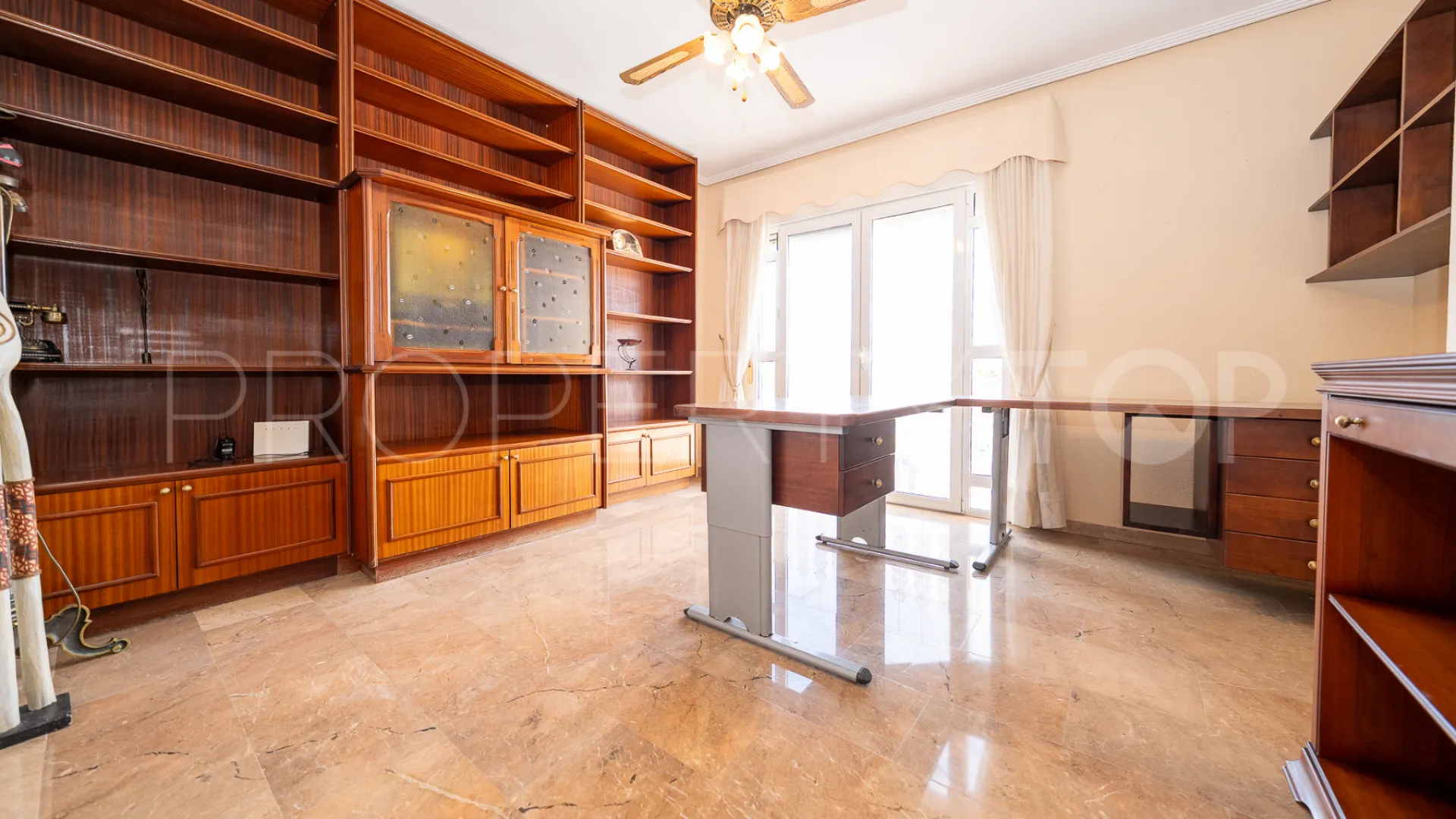 Se vende villa de 4 dormitorios en El Chaparral