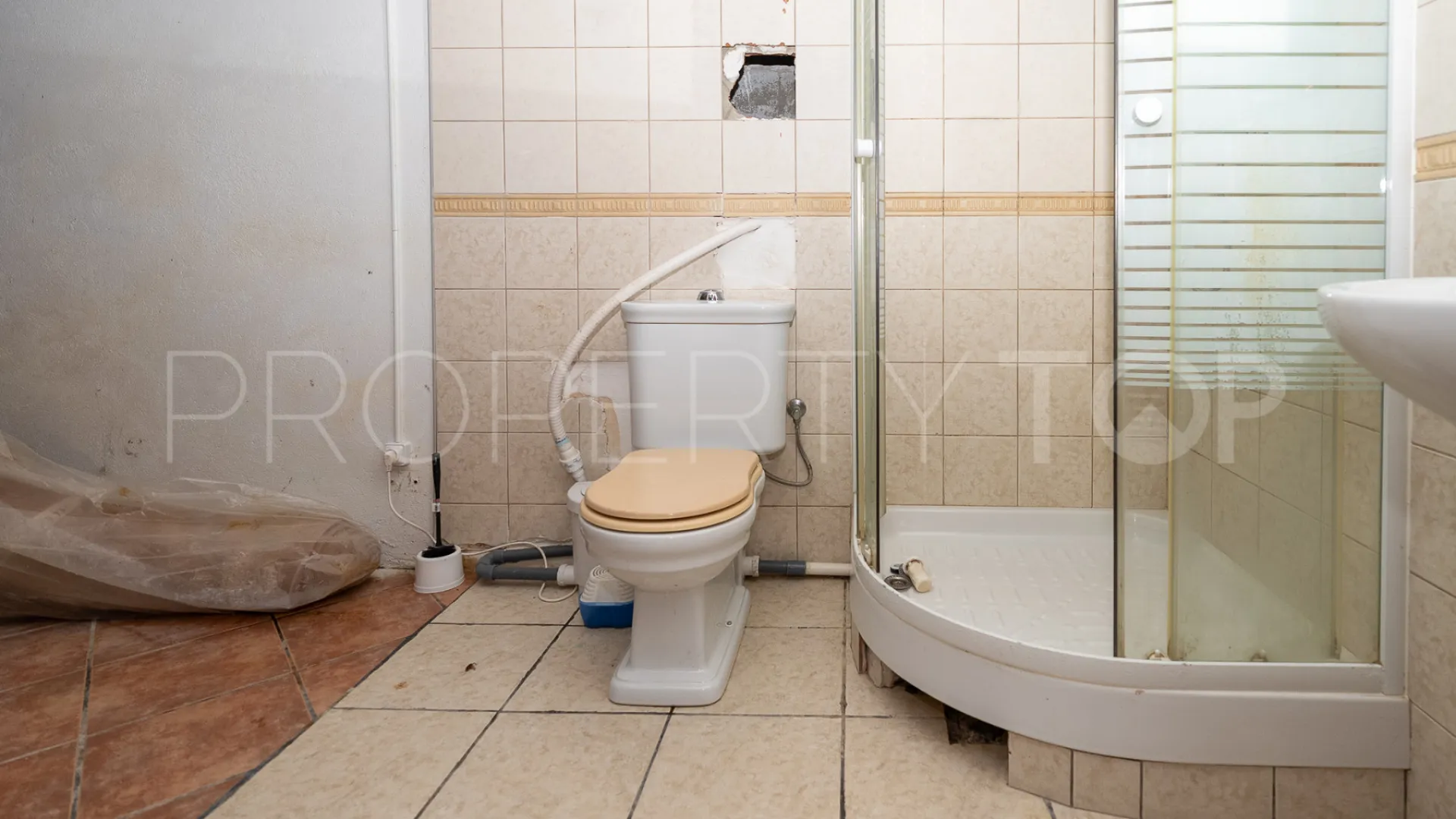 Se vende villa de 4 dormitorios en El Chaparral