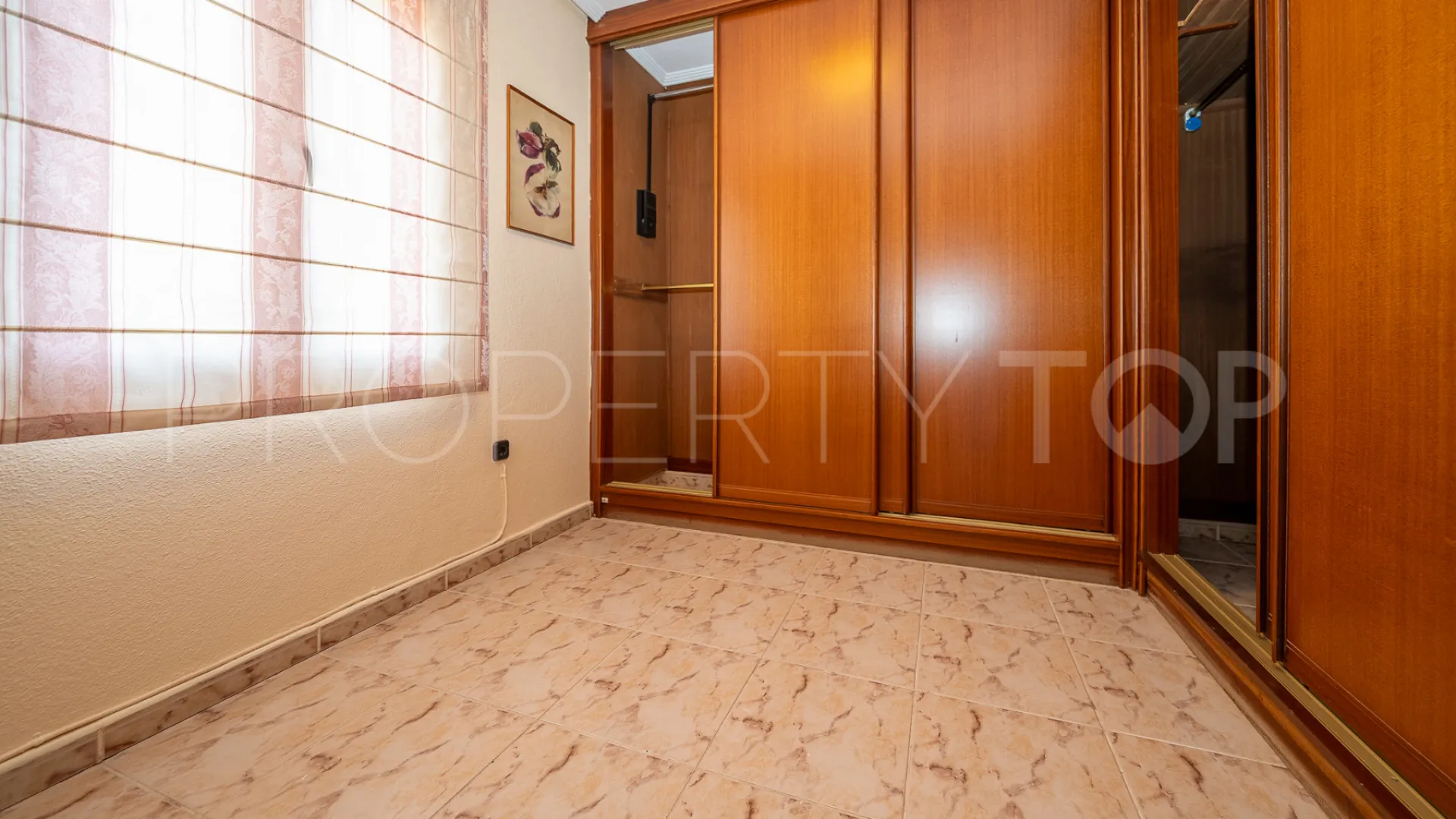 Se vende villa de 4 dormitorios en El Chaparral