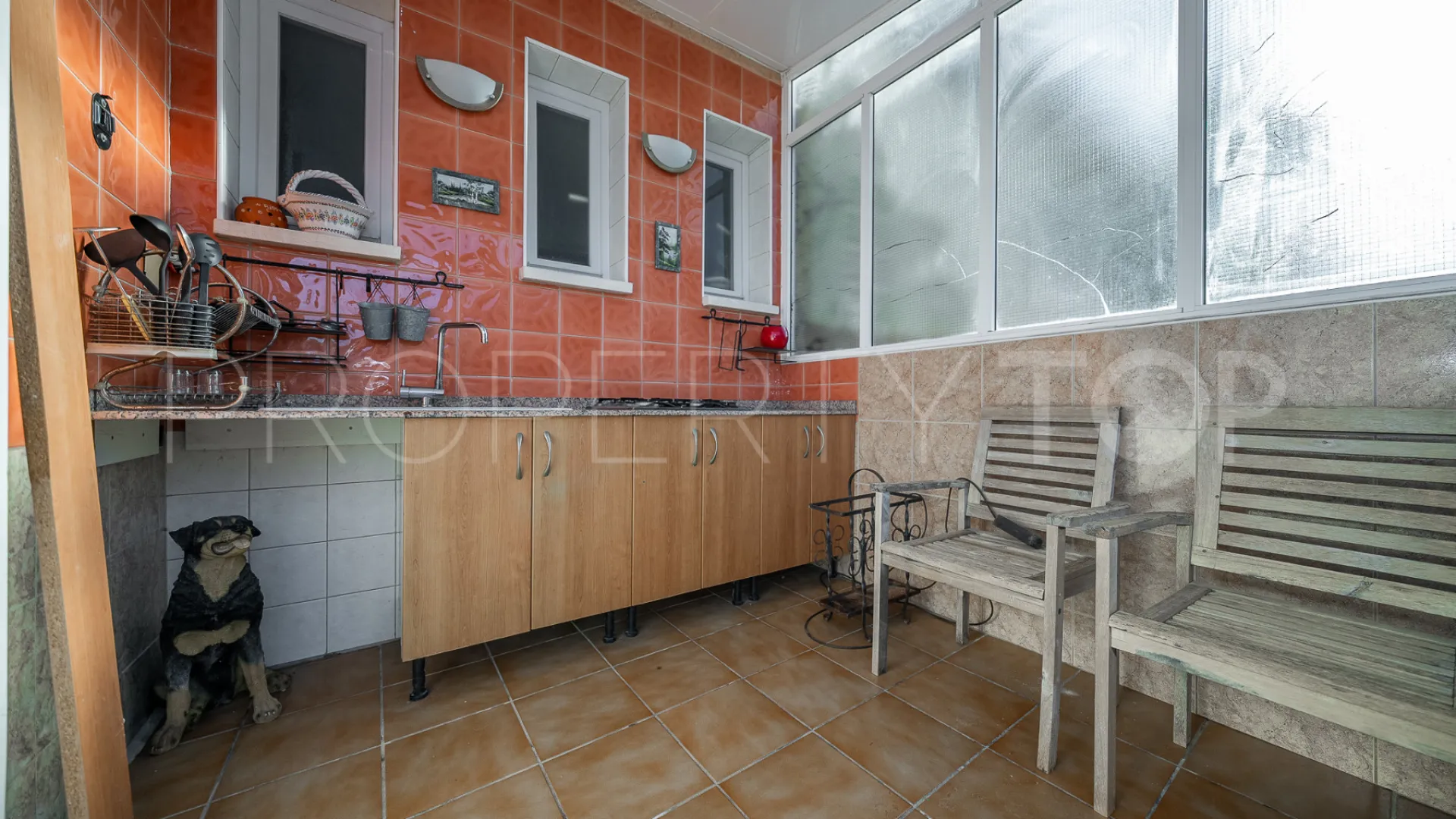 Se vende villa de 4 dormitorios en El Chaparral