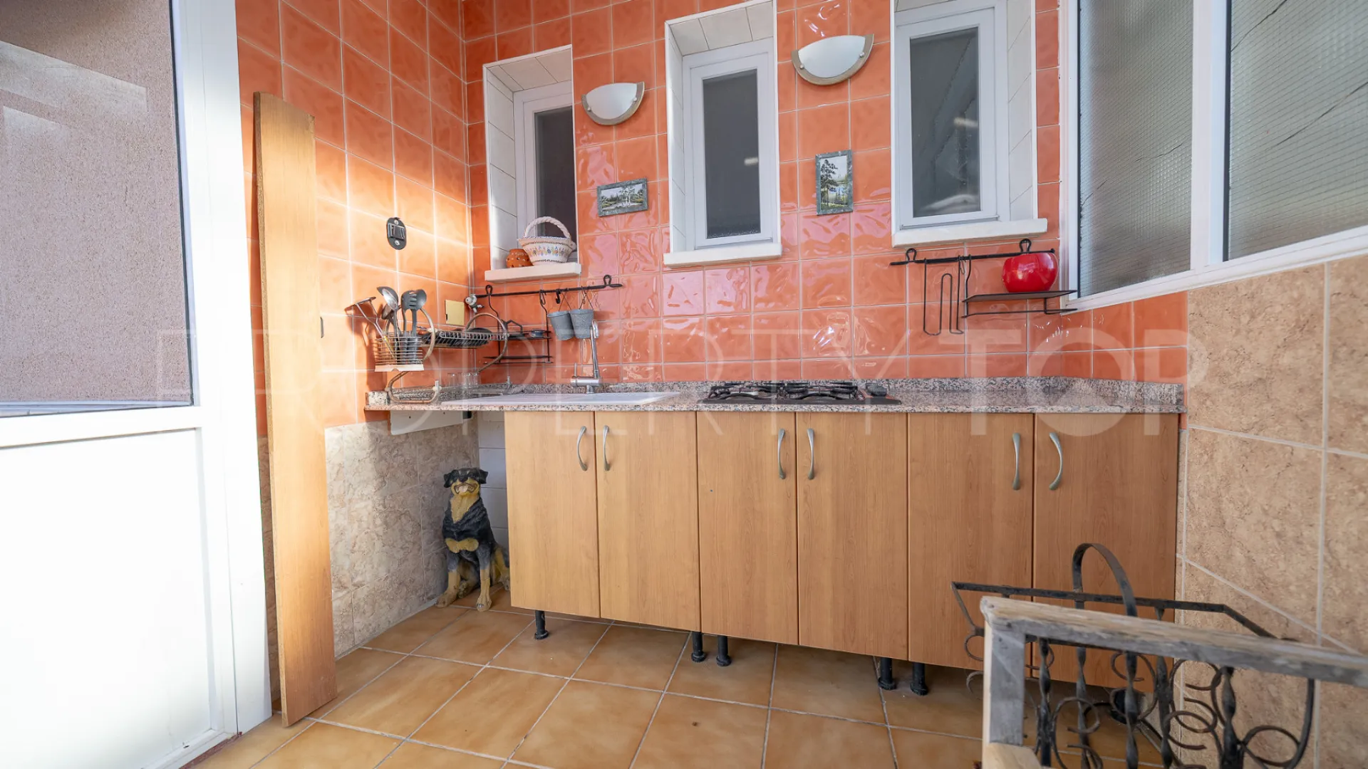 Se vende villa de 4 dormitorios en El Chaparral