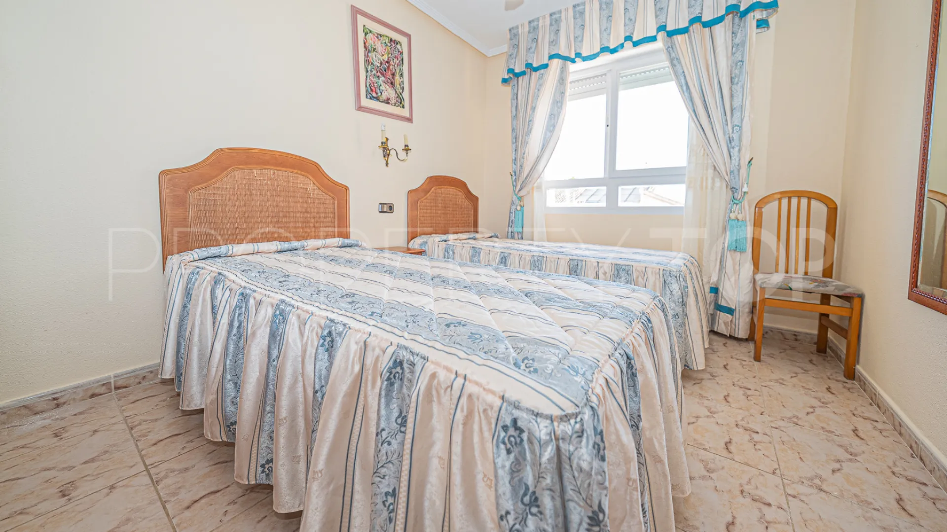 Se vende villa de 4 dormitorios en El Chaparral