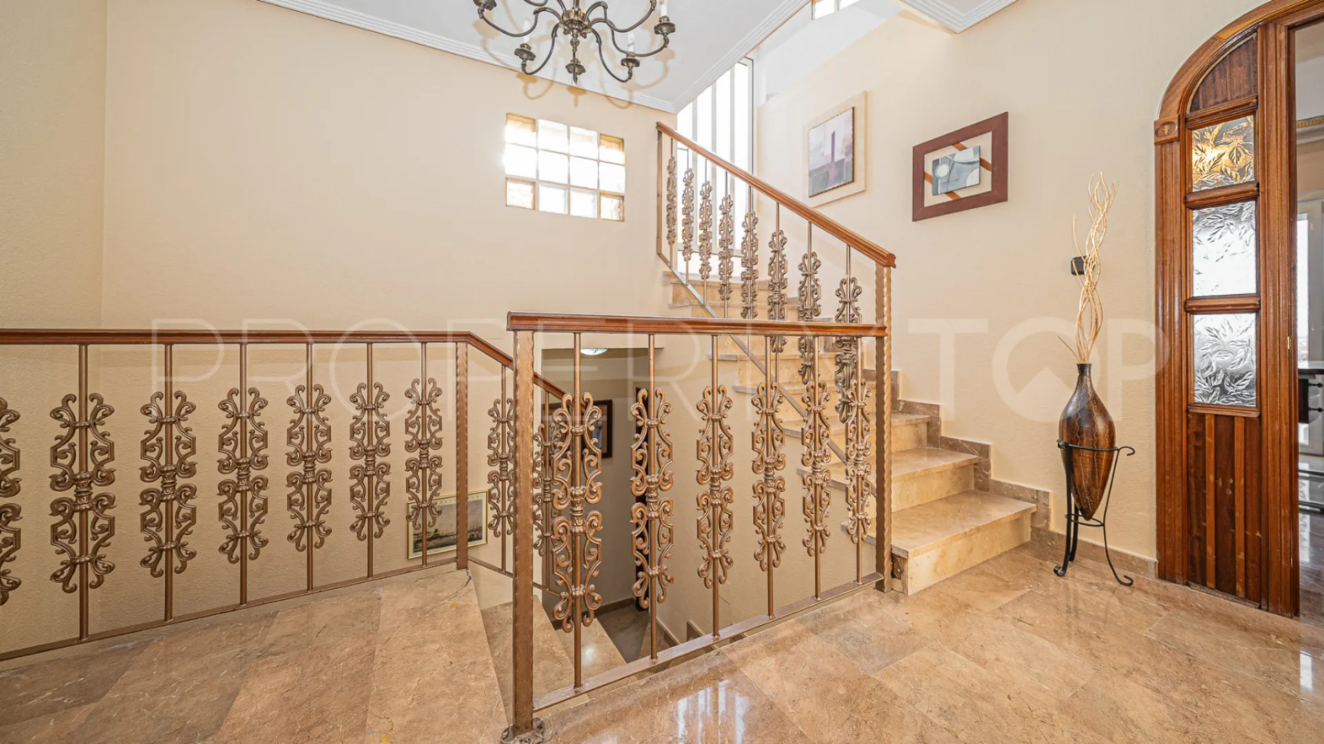 Se vende villa de 4 dormitorios en El Chaparral