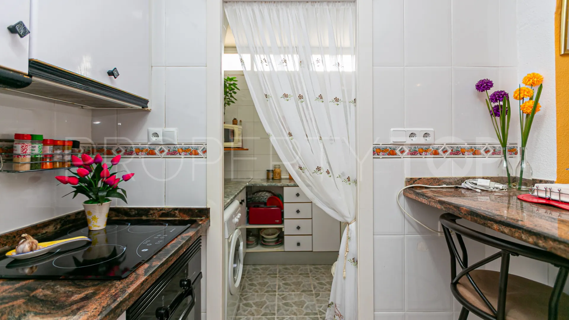 Los Altos de Marbella, adosado a la venta de 2 dormitorios