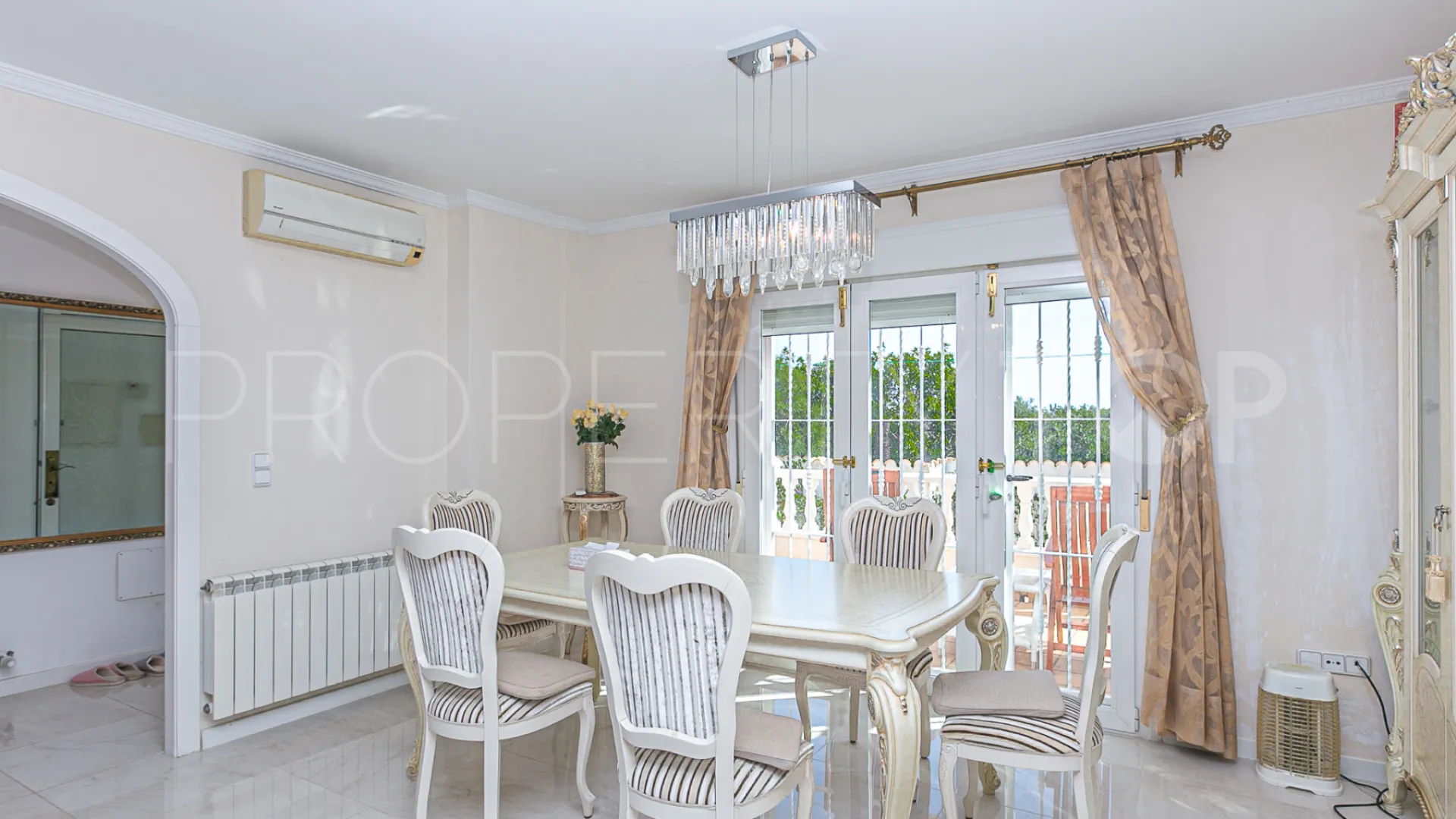 Se vende villa en Rioja de 4 dormitorios