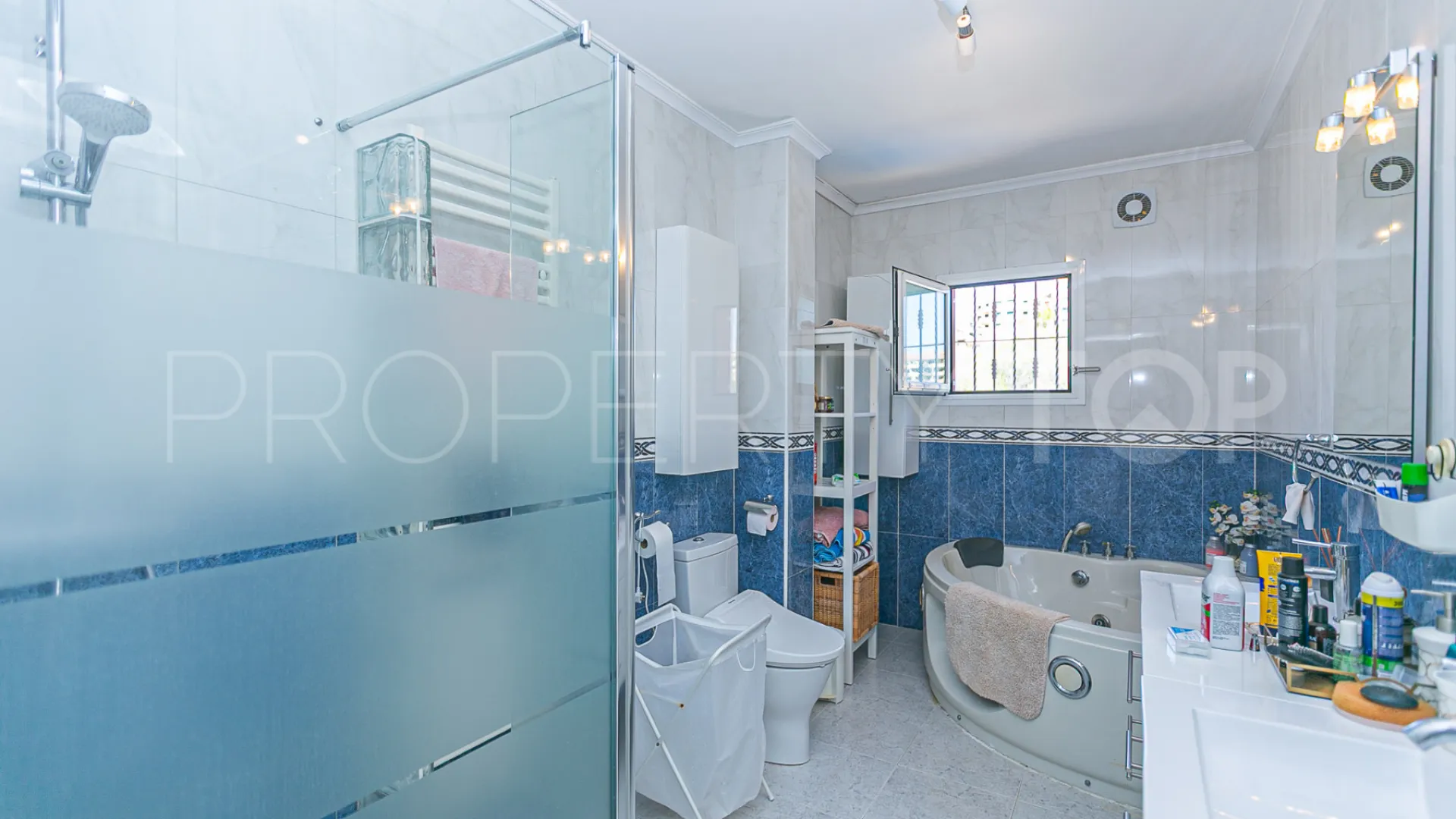 Se vende villa en Rioja de 4 dormitorios