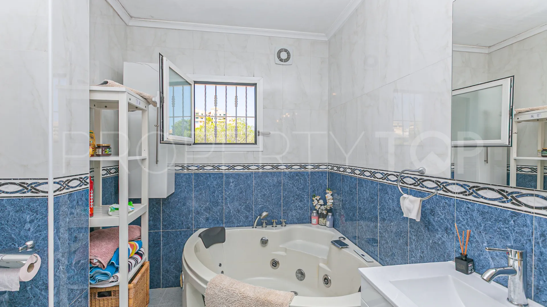 Se vende villa en Rioja de 4 dormitorios